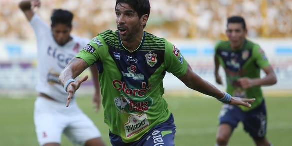 El Loco Abreu dice addio al calcio: si chiude "l'era Maradona"