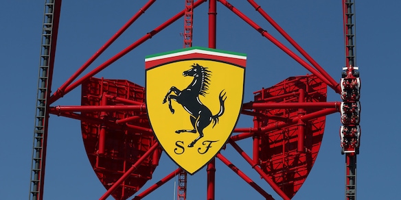 Ferrari presenta la prima collezione di moda e il suo nuovo il ristorante
