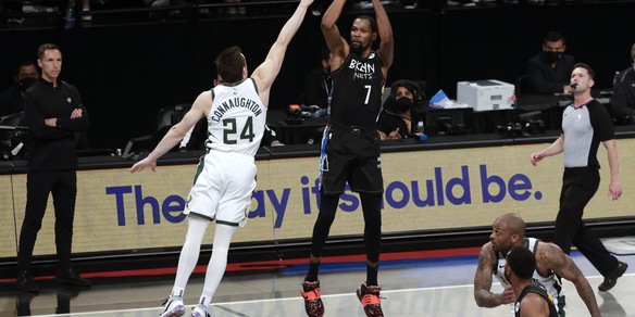 Nba, Durant leggendario: tripla doppia da 49 punti contro i Bucks