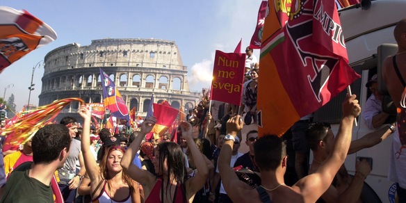 Roma, 20 anni fa lo scudetto. I tifosi: "Emozioni indimenticabili, attimi di follia"