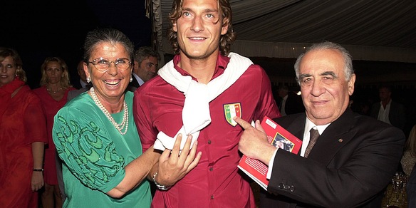 Roma, Totti ricorda lo scudetto: “Emozione indescrivibile grazie ai nostri tifosi”