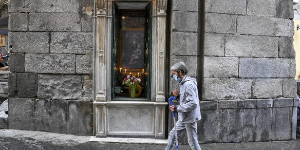 Mascherina all'aperto, ecco le novità e quando non sarà più obbligatoria