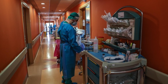 Covid, variante Delta raddoppiata in Italia: sintomi e vaccini, cosa sappiamo