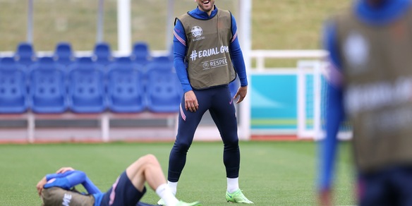 Europei, Inghilterra: Foden fa finta di essersi infortunato, Kane ride