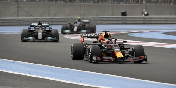 F1, Gp Francia: Verstappen trionfa davanti a Hamilton, lontana la Ferrari