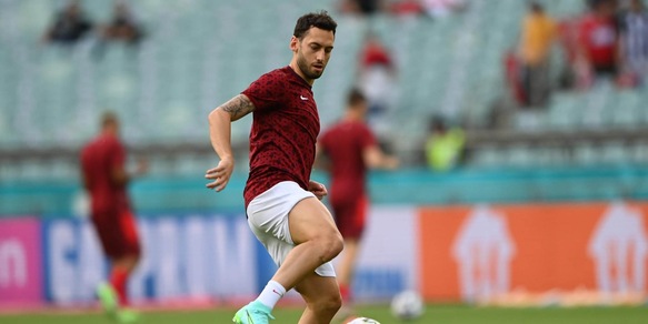 Calciomercato Milan, Calhanoglu su Instagram: "Grazie di tutto"