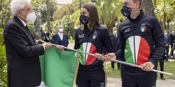 Mattarella consegna il tricolore ai portabandiera olimpici