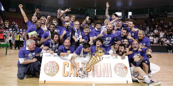 Napoli in A1 dopo 13 anni: battuta Udine in finale playoff