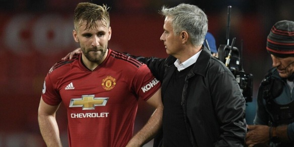 Shaw attacca Mourinho: "Un ex allenatore, rido di lui”