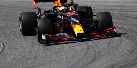 F1: la Fia bacchetta Red Bull dopo l'arrivo in sgommata di Verstappen