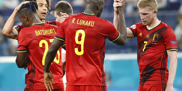 Belgio, l'Uefa vieta le visite ma i giocatori incontrano i familiari. Scoppia la polemica