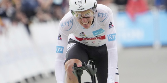 Tour, Pogacar domina la crono. Van der Poel resta maglia gialla