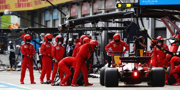 F1, incidente al Motor Valley Fest, amputato il piede a un meccanico