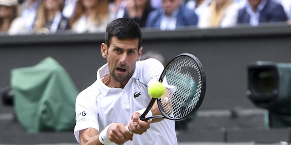 Djokovic vola in semifinale a Wimbledon: affronterà Shapovalov