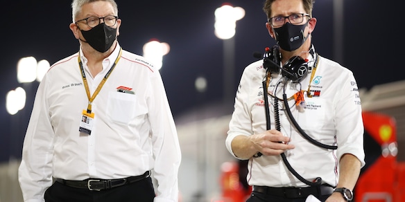 F1, Shovlin: "Senza la bandiera rossa Hamilton si sarebbe ritirato"