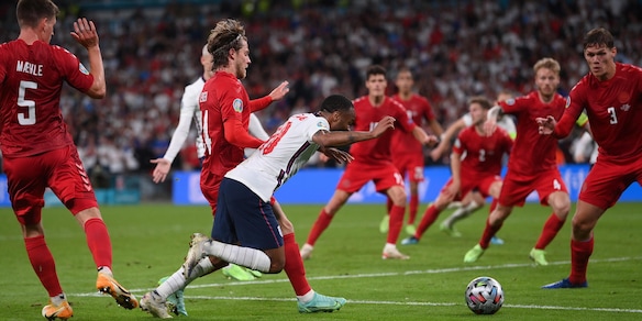 Rigore su Sterling, dubbi anche in Inghilterra: "Inventato"