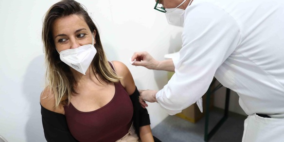 Vaccino, Aifa: nuovo rapporto su eventi avversi dopo immunizzazione
