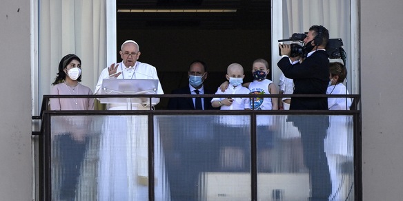 Papa Francesco, l'Angelus dall'ospedale Gemelli: "Grazie a tutti"