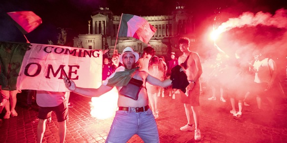 Azzurri campioni d'Europa: festa in tutta Italia, caroselli nelle strade