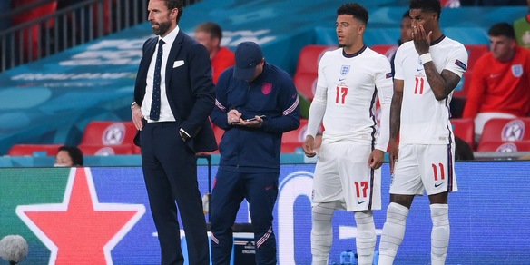 Furia Keane con due inglesi: "Non mandi un ragazzino a tirare il rigore!"