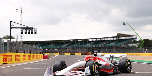 F1, presentata la nuova vettura per il 2022. Domenicali: "Ci sarà più lotta"