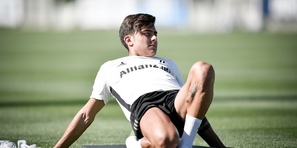 Juve, Dybala lavora a parte: fermato da un affaticamento muscolare