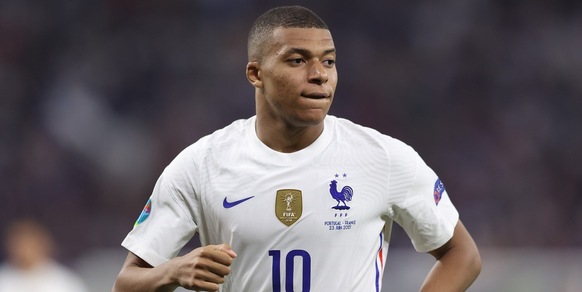 Un amico di Benzema rivela: "Mbappè firmerà per il Real Madrid"