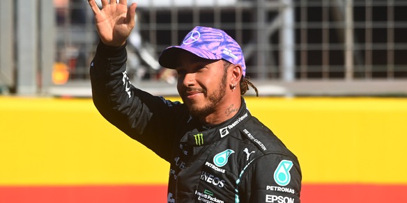 F1 Gp Silverstone, Hamilton: "Dobbiamo inventarci qualcosa in gara"