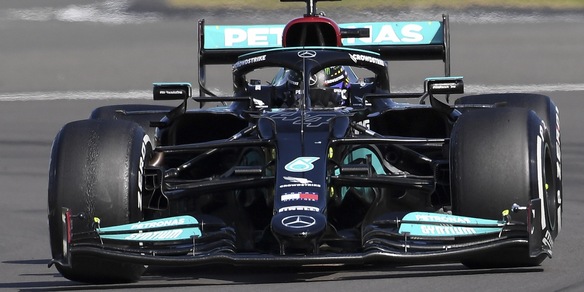 F1: Hamilton trionfa a Silverstone, secondo un grande Leclerc