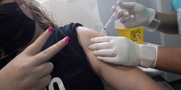 Covid, in Italia vaccinati oltre il 50% degli over 12