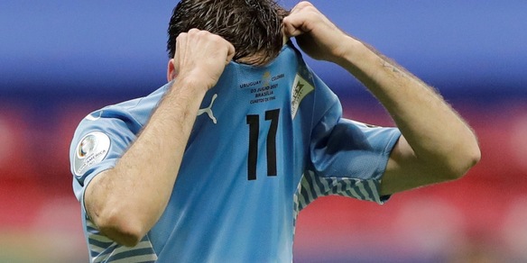 Roma, pressing su Vina ma il tecnico si oppone: "Inutile parlarne"