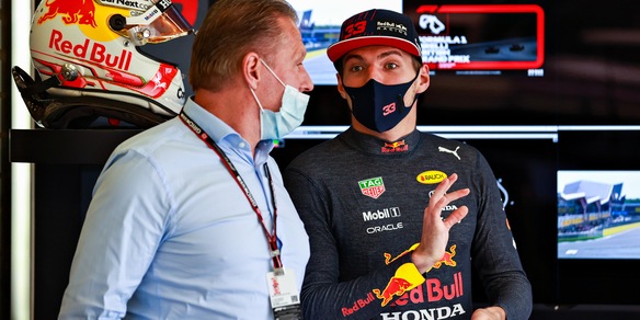 F1, il padre di Verstappen: "Lewis ha giocato con la salute di Max"