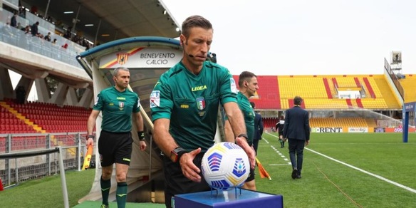 Gli arbitri Massa e Giacomelli sospesi per l'inchiesta sui rimborsi