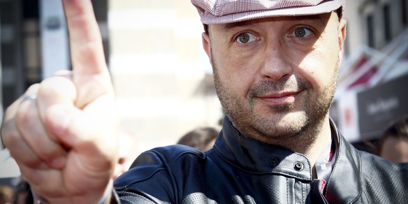 Bastianich, molestie nei suoi ristoranti: maxi risarcimento ai dipendenti