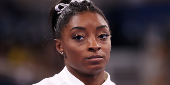 Clamoroso, Simone Biles si ritira dalle Olimpiadi: "Problemi alla testa"