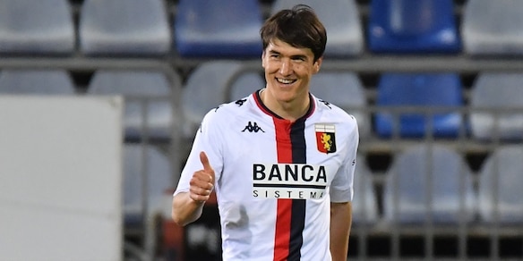 Shomurodov è sbarcato a Roma. Visite e firma, poi parte per il Portogallo