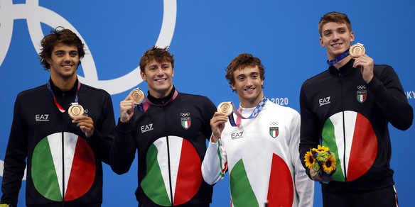 Olimpiadi, bronzo per la staffetta 4x100 misti dell'Italia