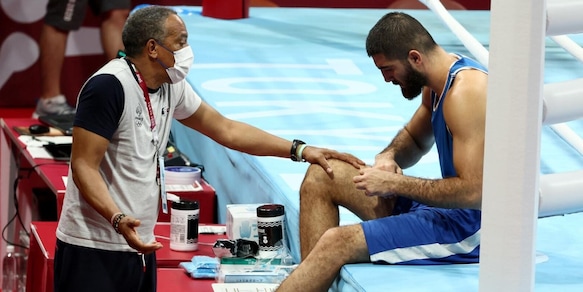 Follia alle Olimpiadi, il pugile viene squalificato e perde la testa