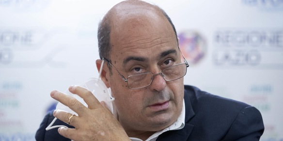 Vaccini Covid Lazio, prenotazioni sospese: attacco hacker al sito