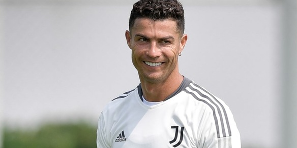 Ronaldo vuole lasciare la Juve: domenica a rischio la sfida a Messi