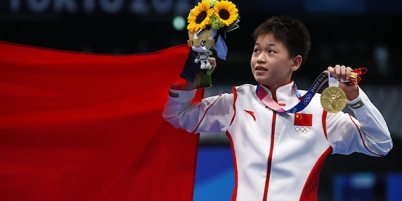 Tuffi, vince l'oro a 14 anni per curare la mamma malata