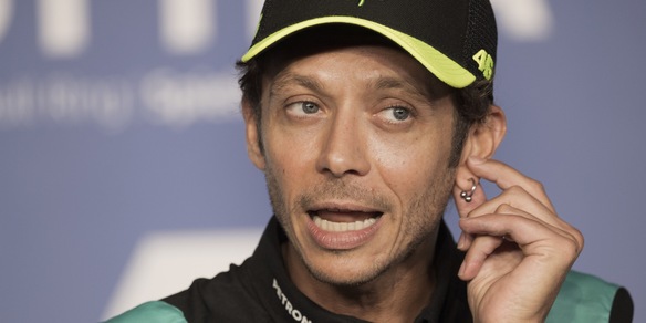 MotoGp, bookmaker sicuri: "Valentino Rossi sposerà Francesca Sofia Novello nel 2022"