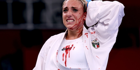 Semeraro, sangue e punti di sutura: vince ma è eliminata