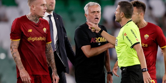 La Roma ko 5-2 col Betis, ma è polemica: espulsi 4 giallorossi. Gol per Shomurodov
