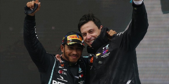 F1, Wolff: "Siamo noi i cacciatori, vogliamo tenere aperto il mondiale fino all'ultimo"