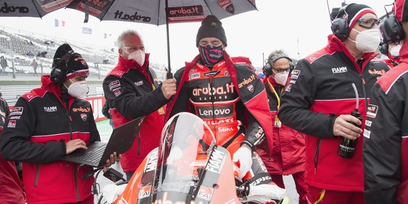 Superbike, Redding e la proposta di matrimonio sul podio per la sua Jacey