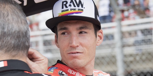 MotoGp, incidente in bici per Aleix Espargaro: ferite al volto