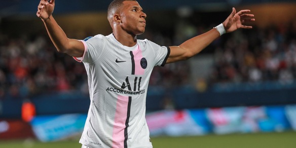 "Real Madrid, offerta da 120 milioni per strappare Mbappé al Psg"