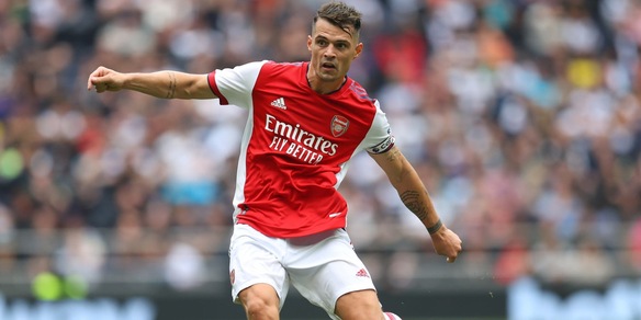Roma, Xhaka non ha ancora rinnovato con l'Arsenal. E spunta un 'like' a Mourinho