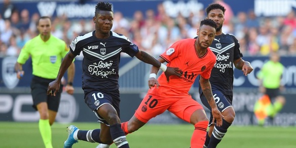 Kalu, che paura durante Marsiglia-Bordeaux: collassa e poi si rialza